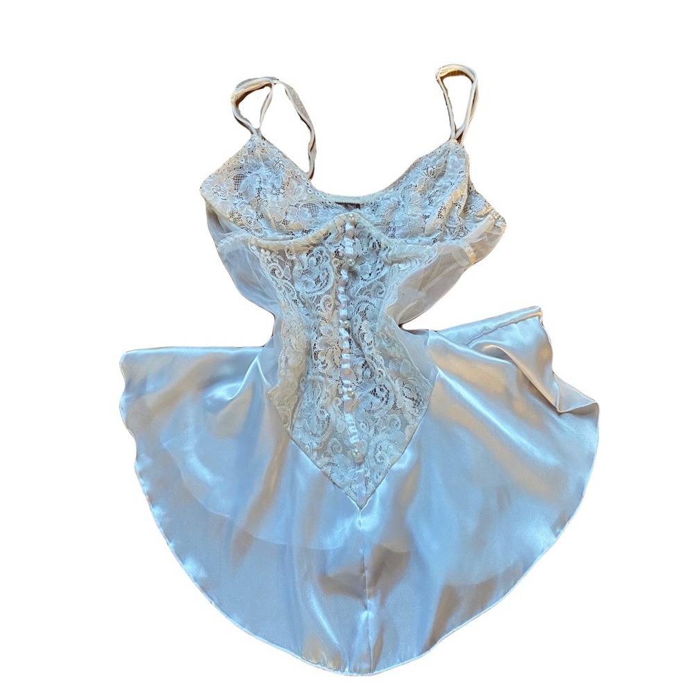 womens coquette style
VINTAGE white ballet lace and silk underwire cami top